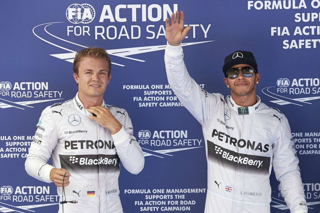 Rosberg e Hamilton, que mais uma vez largam na primeira fila (Divulgação)